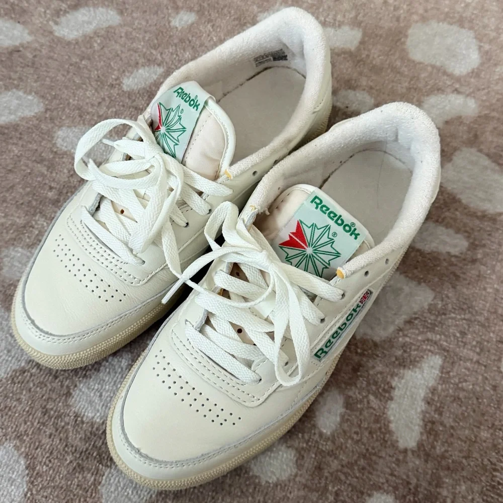 Reebok Cream Low-Top Sneakers with Green Logo - Picture 2 of 4